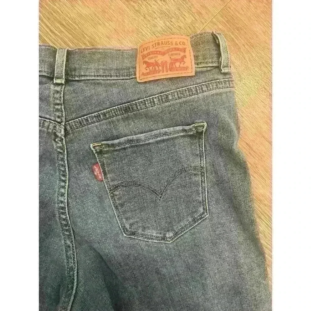 Levis‎ Shorts Womens Size 28 Bermuda Mid Rise Stretch 12 Inch Inseam Denim